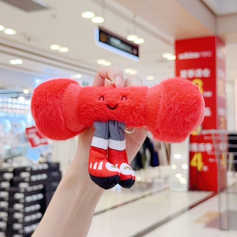 Pliušinė lėlė su futbolo motyvu - trumpas plišas, PP medvilnės užpildas, kuprinės pakabukas ir raktų pakabukas, amžius 14+