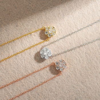 Női ékszerszett: virág motívum, keresztlánc, rézötvözet, elektroplattálás; tartalmaz nyakláncot, fülbevalót és karkötőt