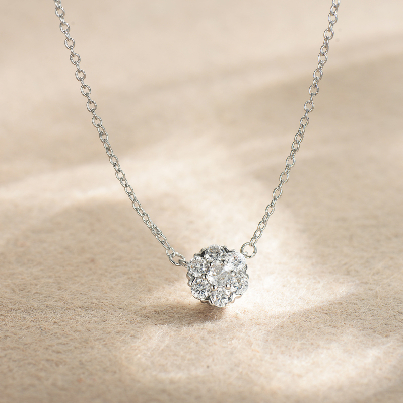 Női ékszerszett: virág motívum, keresztlánc, rézötvözet, elektroplattálás; tartalmaz nyakláncot, fülbevalót és karkötőt