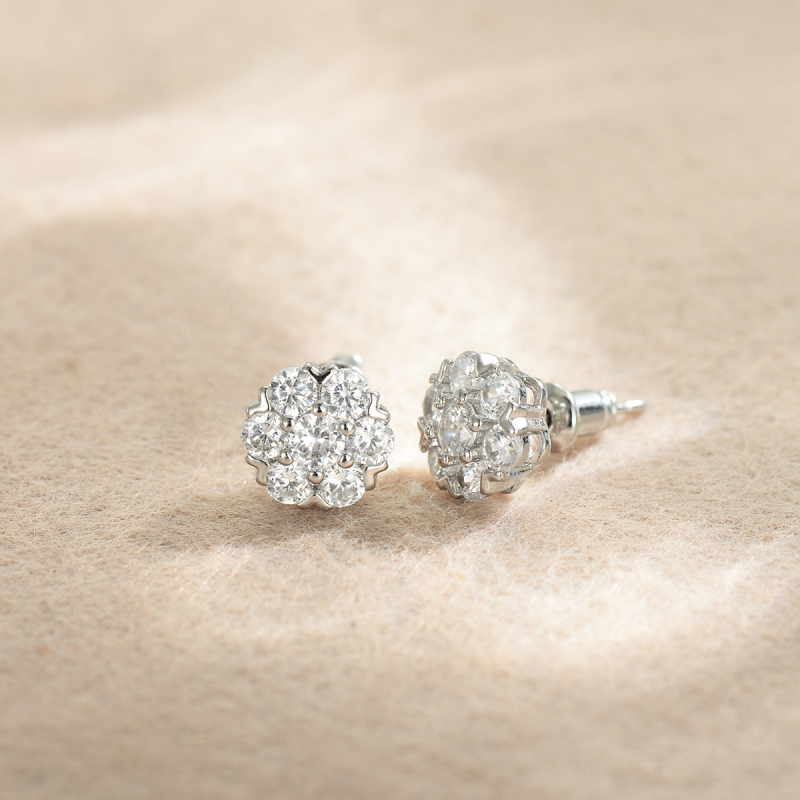 Női ékszerszett: virág motívum, keresztlánc, rézötvözet, elektroplattálás; tartalmaz nyakláncot, fülbevalót és karkötőt