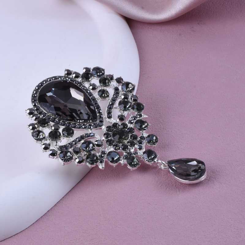 Női bross, geometriai stílus, cinkötvözet, elektropolírozott, többfunkciós