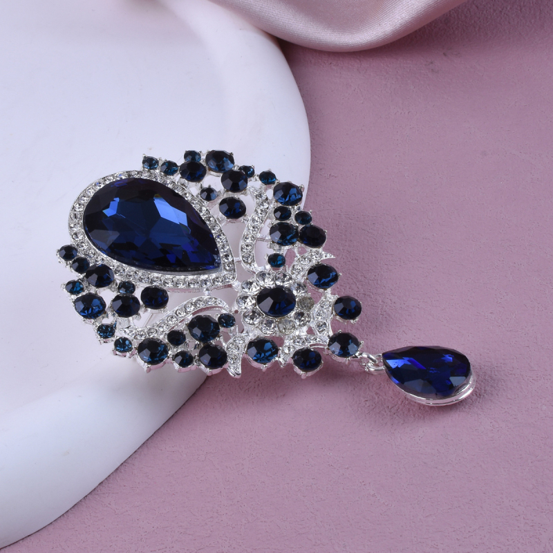 Női bross, geometriai stílus, cinkötvözet, elektropolírozott, többfunkciós