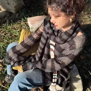 Pletiena vilnas šalle, svītru raksts, šalles aksesuāri, zīmols Cits, izcelsme Nolucēts priekšmets, ziemas sezona, saraksts 2021. gada vasarā