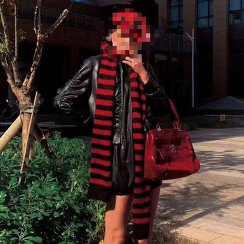 Pletiena vilnas šalle, svītru raksts, šalles aksesuāri, zīmols Cits, izcelsme Nolucēts priekšmets, ziemas sezona, saraksts 2021. gada vasarā