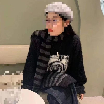 Pletiena vilnas šalle, svītru raksts, šalles aksesuāri, zīmols Cits, izcelsme Nolucēts priekšmets, ziemas sezona, saraksts 2021. gada vasarā