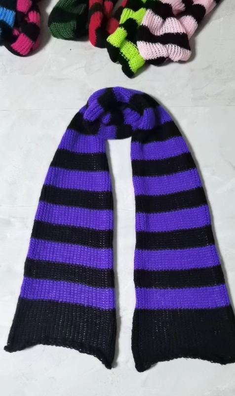 Pletiena vilnas šalle, svītru raksts, šalles aksesuāri, zīmols Cits, izcelsme Nolucēts priekšmets, ziemas sezona, saraksts 2021. gada vasarā