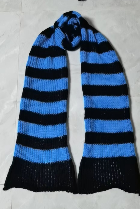 Pletiena vilnas šalle, svītru raksts, šalles aksesuāri, zīmols Cits, izcelsme Nolucēts priekšmets, ziemas sezona, saraksts 2021. gada vasarā