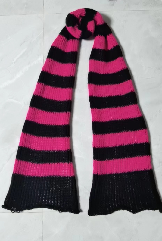 Pletiena vilnas šalle, svītru raksts, šalles aksesuāri, zīmols Cits, izcelsme Nolucēts priekšmets, ziemas sezona, saraksts 2021. gada vasarā