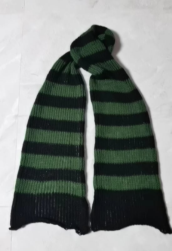 Pletiena vilnas šalle, svītru raksts, šalles aksesuāri, zīmols Cits, izcelsme Nolucēts priekšmets, ziemas sezona, saraksts 2021. gada vasarā