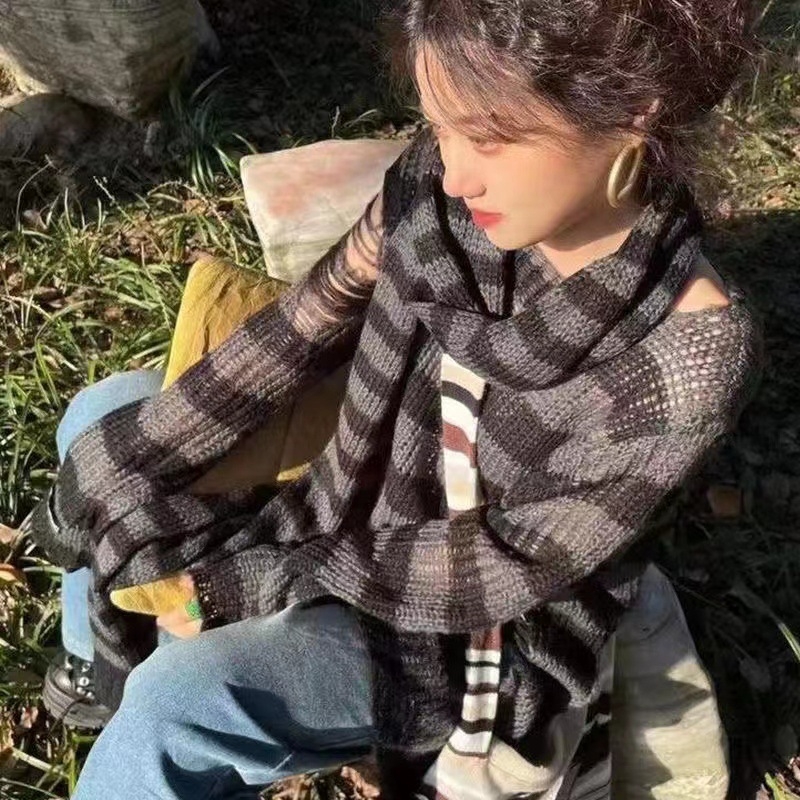 Pletiena vilnas šalle, svītru raksts, šalles aksesuāri, zīmols Cits, izcelsme Nolucēts priekšmets, ziemas sezona, saraksts 2021. gada vasarā