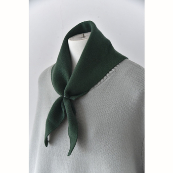 Šalles piederumi — retro adījums, mīksta tekstūra (Materiāls: vilna; Sezona: ziema/rudens; Kategorija: šalles piederumi; Izlaidums: Ziemas 2025; Noliktavā)