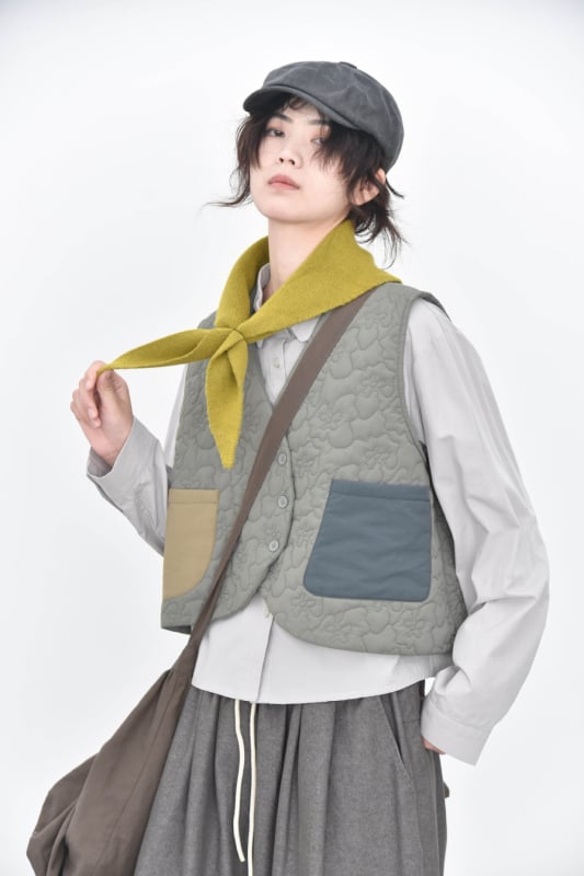 Šalles piederumi — retro adījums, mīksta tekstūra (Materiāls: vilna; Sezona: ziema/rudens; Kategorija: šalles piederumi; Izlaidums: Ziemas 2025; Noliktavā)