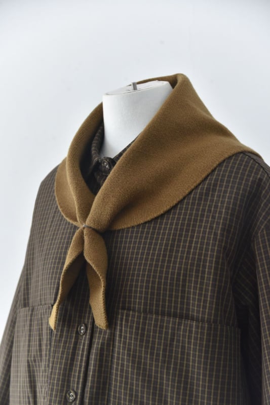 Šalles piederumi — retro adījums, mīksta tekstūra (Materiāls: vilna; Sezona: ziema/rudens; Kategorija: šalles piederumi; Izlaidums: Ziemas 2025; Noliktavā)