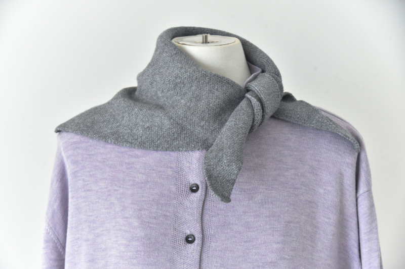 Šalles piederumi — retro adījums, mīksta tekstūra (Materiāls: vilna; Sezona: ziema/rudens; Kategorija: šalles piederumi; Izlaidums: Ziemas 2025; Noliktavā)