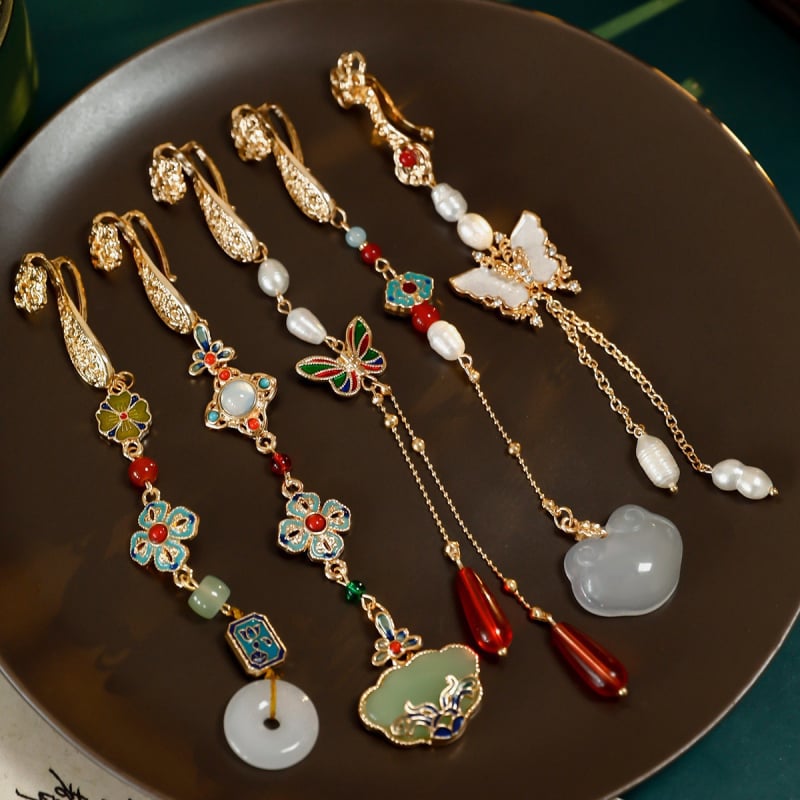 Gyöngyös kitűző, romb alakú, friss és édes stílus, uniszex