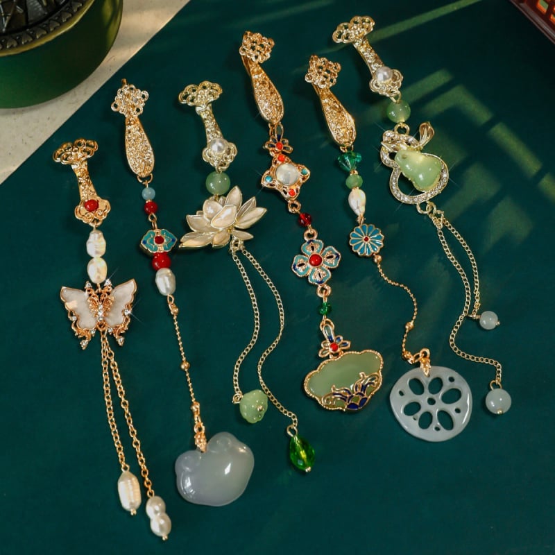 Gyöngyös kitűző, romb alakú, friss és édes stílus, uniszex