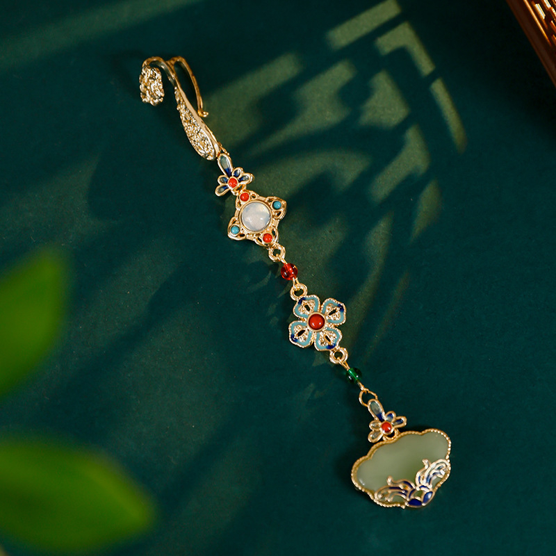 Gyöngyös kitűző, romb alakú, friss és édes stílus, uniszex