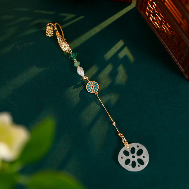 Gyöngyös kitűző, romb alakú, friss és édes stílus, uniszex