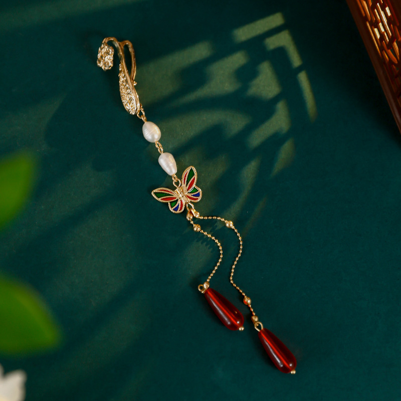 Gyöngyös kitűző, romb alakú, friss és édes stílus, uniszex