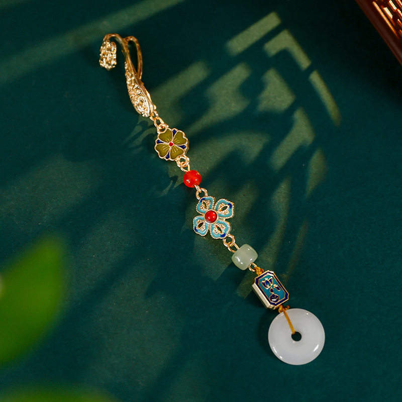 Gyöngyös kitűző, romb alakú, friss és édes stílus, uniszex