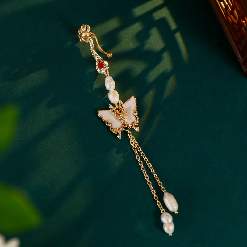 Gyöngyös kitűző, romb alakú, friss és édes stílus, uniszex