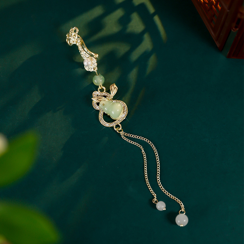 Gyöngyös kitűző, romb alakú, friss és édes stílus, uniszex