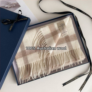 Vilnas šalle ar rakstainu kvadrātu rakstu - Noliktavā; Materiāls: Vilna; Sezona: Pavasaris; Izlaidums: 2021. gada vasara