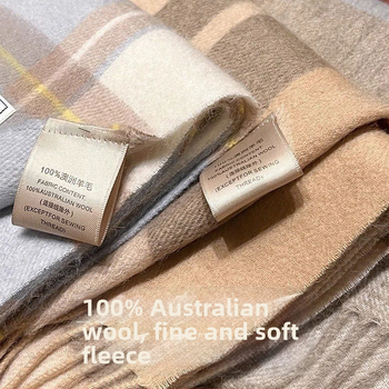 Vilnas šalle ar rakstainu kvadrātu rakstu - Noliktavā; Materiāls: Vilna; Sezona: Pavasaris; Izlaidums: 2021. gada vasara