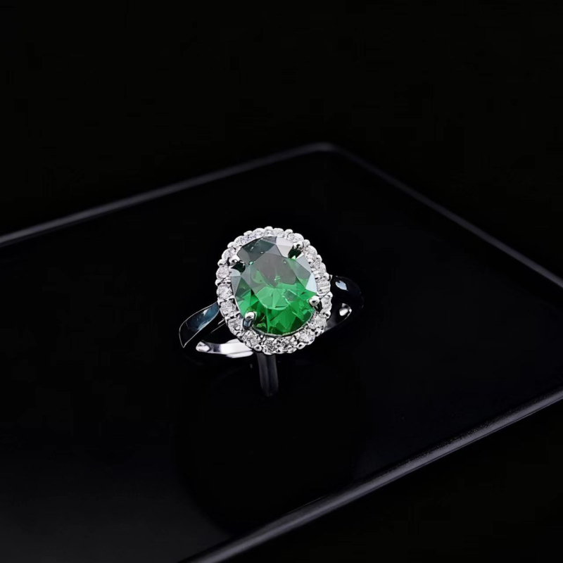 Ogrlica s privjeskom od kultiviranog safira, naušnice s rubinima i prsten – trodijelni set za žene