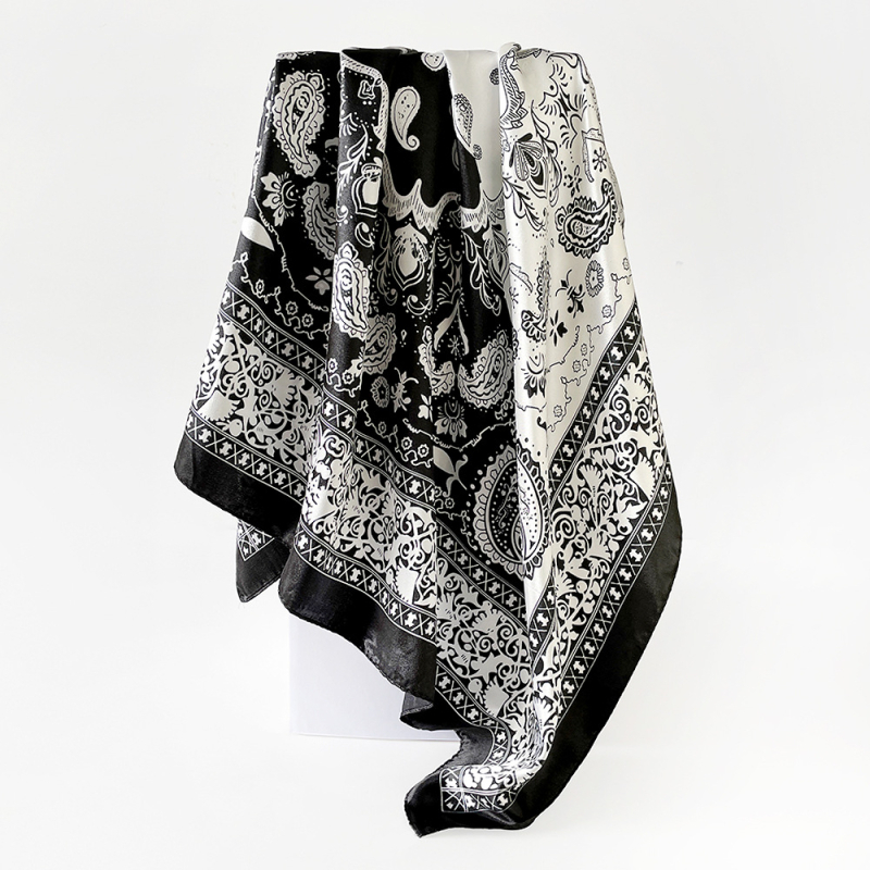 Полиестерен квадратен шал с принт кашу, твил плат, летен сезон 2025