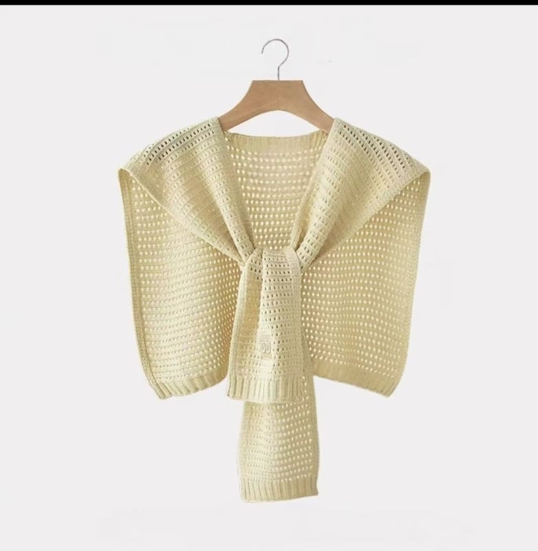 Ženski šal od mrežastog pletenja kao vanjski komad – slojeviti dizajn, jacquard tkanina