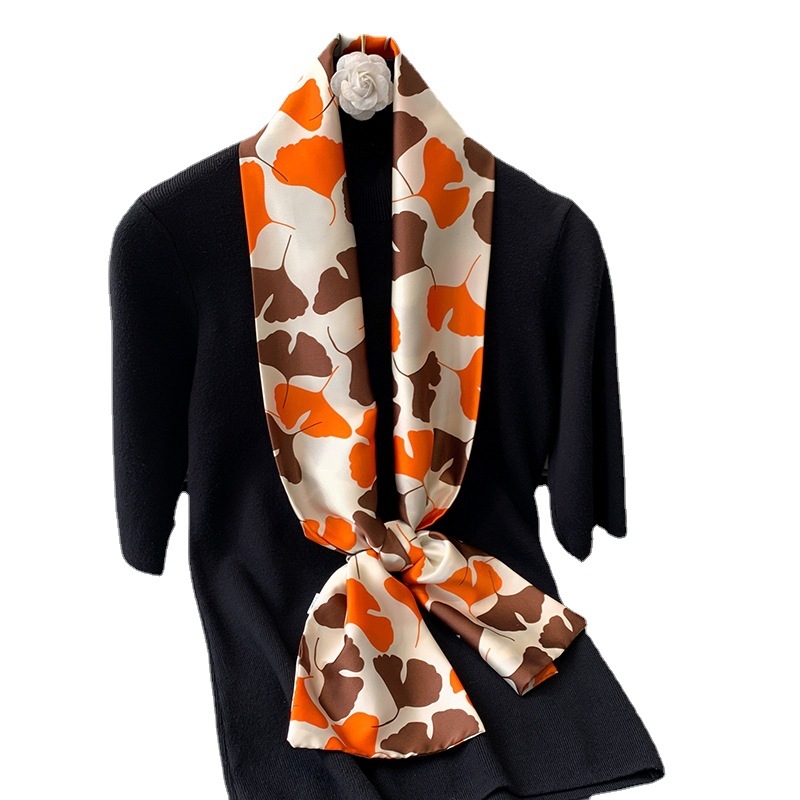 Γυναικείος φουλάρι από συνθετικό μετάξι, διπλής χρήσης ως λαστιχάκι μαλλιών και φουλάρι λαιμού, απλή ύφανση, μεσαίου μήκους, Καλοκαίρι 2021.