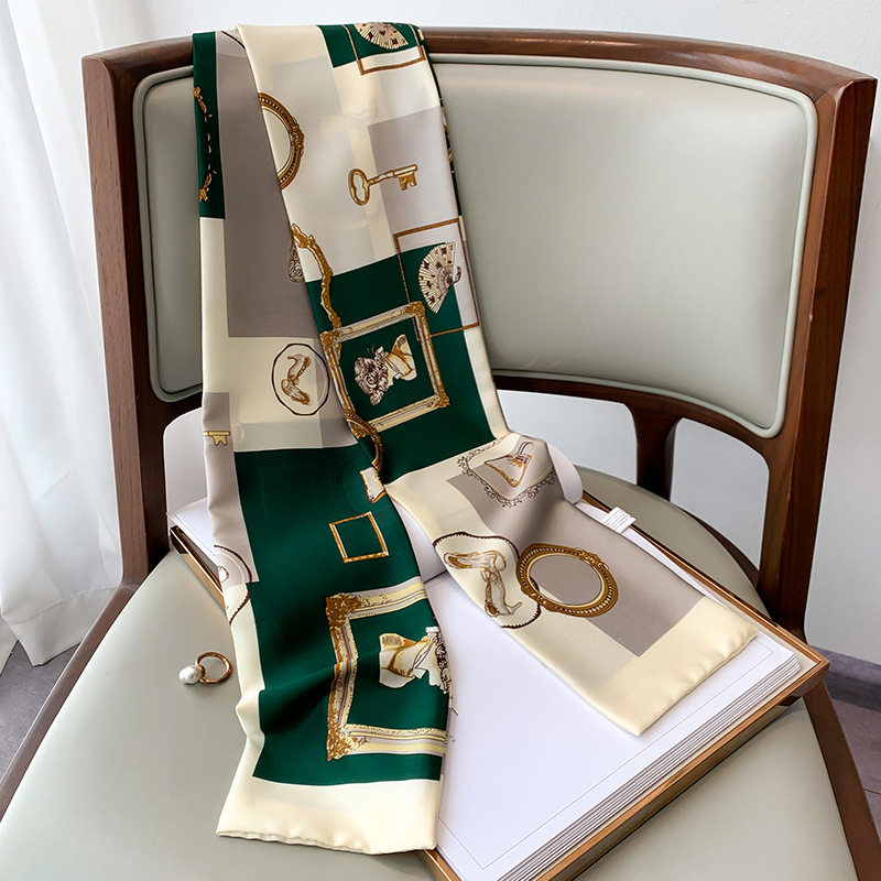 Γυναικείος φουλάρι από συνθετικό μετάξι, διπλής χρήσης ως λαστιχάκι μαλλιών και φουλάρι λαιμού, απλή ύφανση, μεσαίου μήκους, Καλοκαίρι 2021.