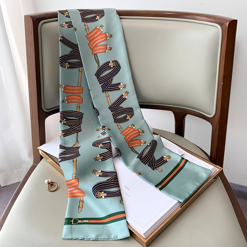 Γυναικείος φουλάρι από συνθετικό μετάξι, διπλής χρήσης ως λαστιχάκι μαλλιών και φουλάρι λαιμού, απλή ύφανση, μεσαίου μήκους, Καλοκαίρι 2021.