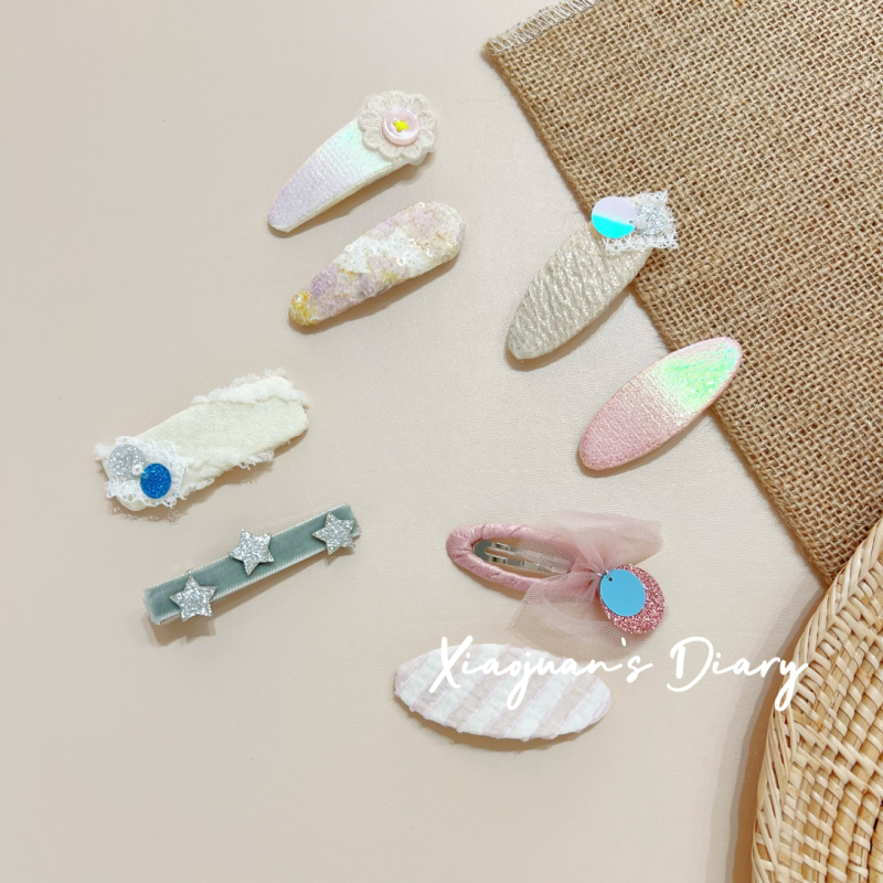 Bērnu matu sprādze ar ziedu mežģīni un ziedu applikāciju – audums, roku darbs, BB klips