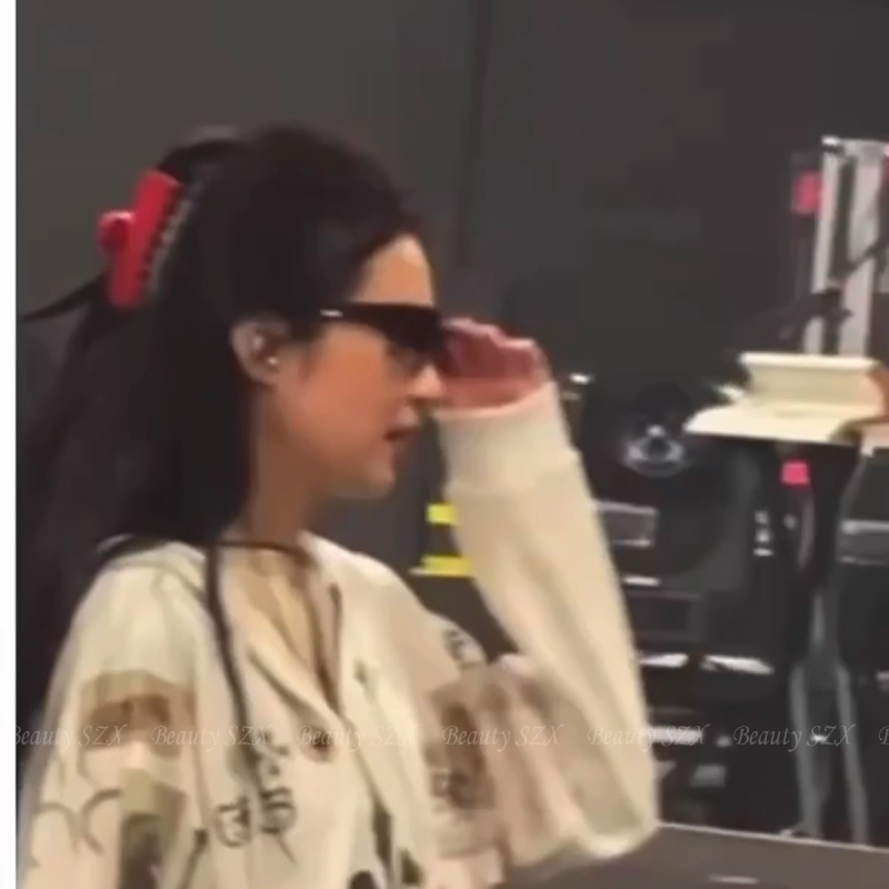 Klip za kosu s dizajnom ajkule, pravokutnog oblika, luksuzan dojam; ručna izrada; materijal: octena kiselina; izlazak: ljeto 2025