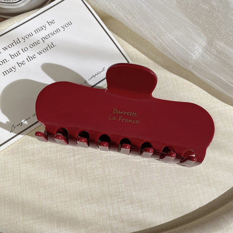 Klip za kosu s dizajnom ajkule, pravokutnog oblika, luksuzan dojam; ručna izrada; materijal: octena kiselina; izlazak: ljeto 2025