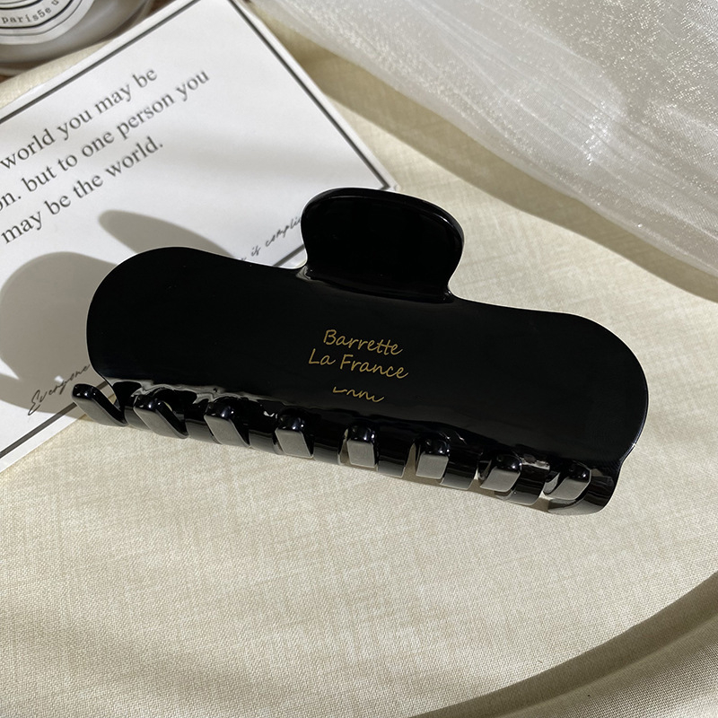 Klip za kosu s dizajnom ajkule, pravokutnog oblika, luksuzan dojam; ručna izrada; materijal: octena kiselina; izlazak: ljeto 2025