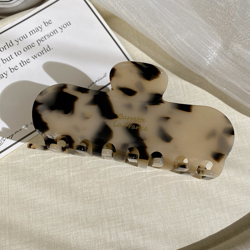 Klip za kosu s dizajnom ajkule, pravokutnog oblika, luksuzan dojam; ručna izrada; materijal: octena kiselina; izlazak: ljeto 2025