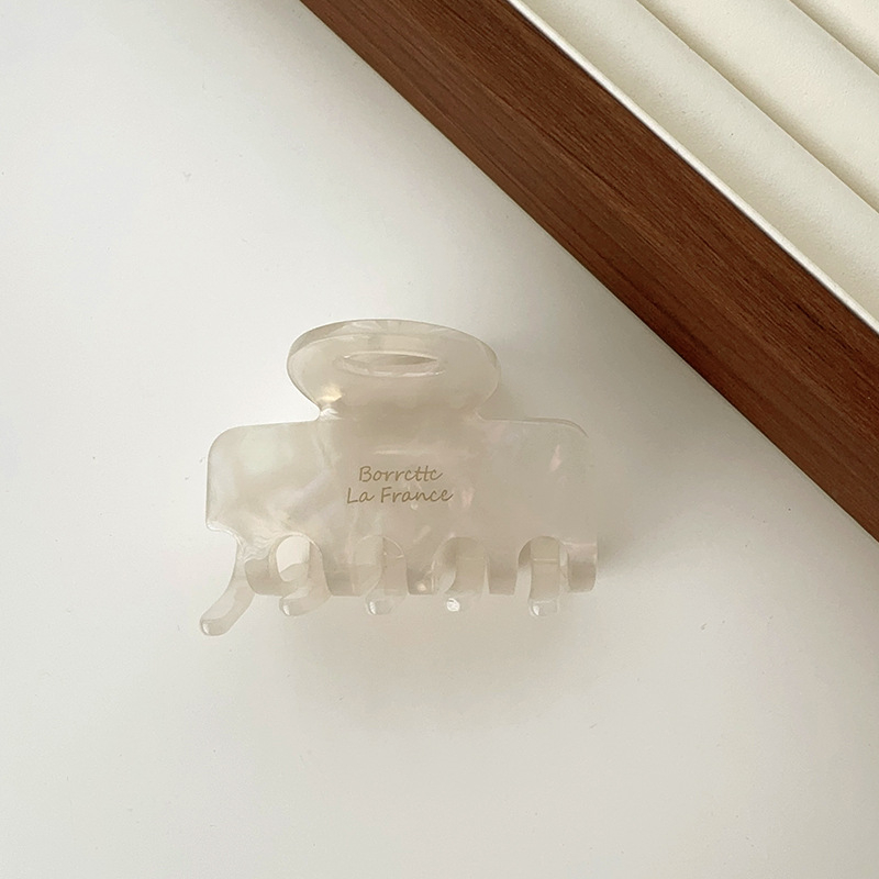 Klip za kosu s dizajnom ajkule, pravokutnog oblika, luksuzan dojam; ručna izrada; materijal: octena kiselina; izlazak: ljeto 2025