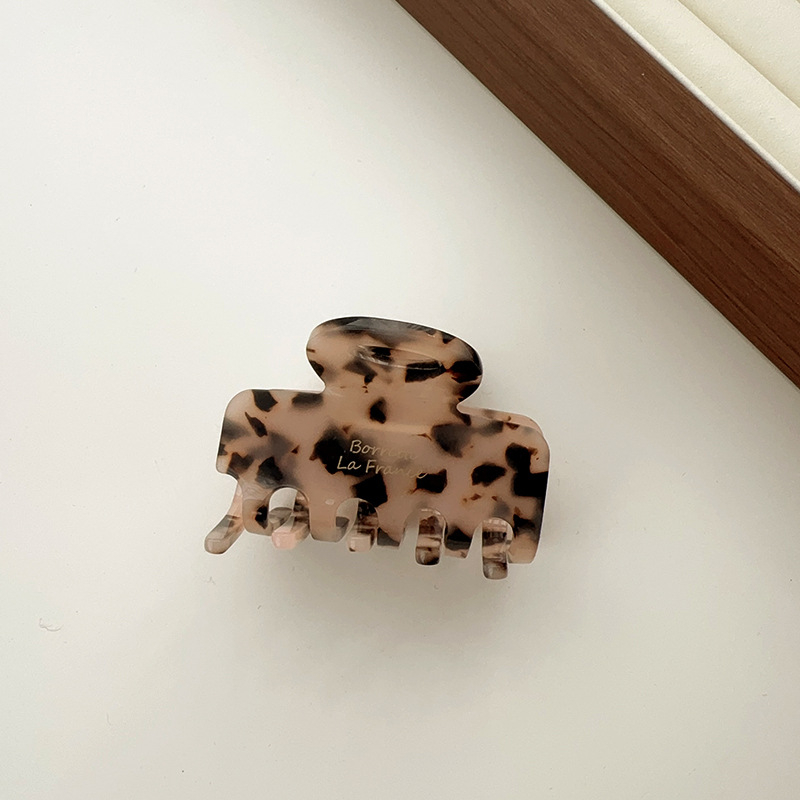 Klip za kosu s dizajnom ajkule, pravokutnog oblika, luksuzan dojam; ručna izrada; materijal: octena kiselina; izlazak: ljeto 2025