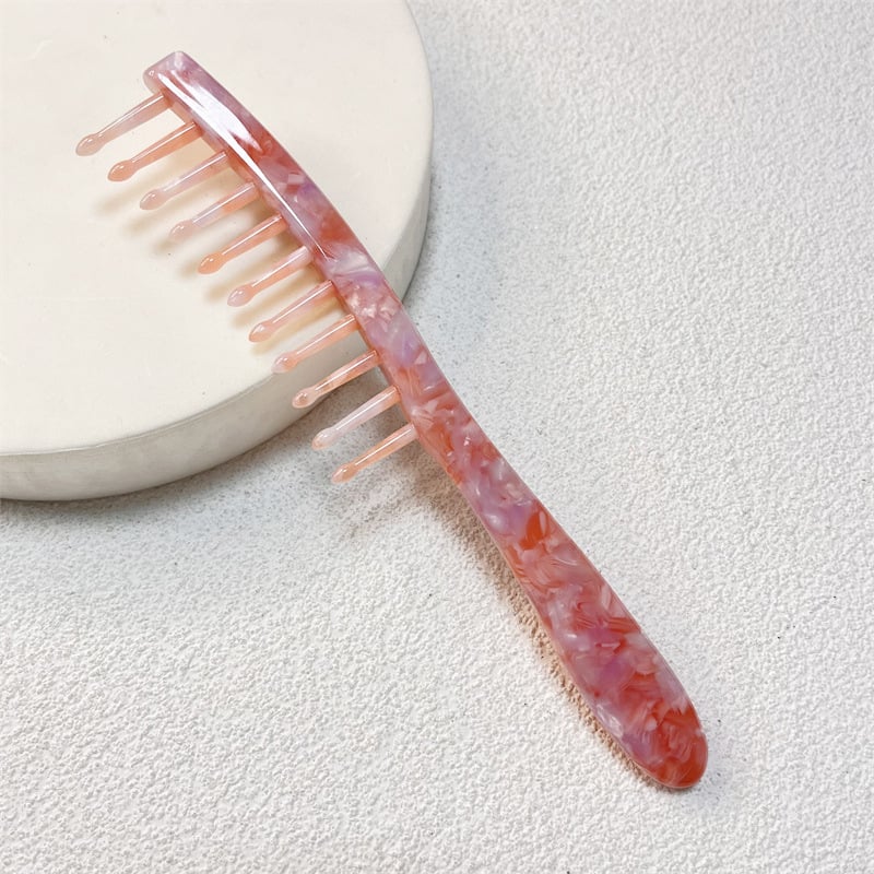 Matu ķemme no acetāta plāksnes ar ģeometrisku rakstu, plaši zobi masāžai, garš rokturis, sievietēm piemērots stils