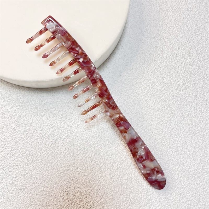 Matu ķemme no acetāta plāksnes ar ģeometrisku rakstu, plaši zobi masāžai, garš rokturis, sievietēm piemērots stils