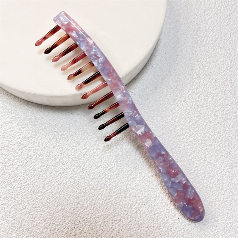 Matu ķemme no acetāta plāksnes ar ģeometrisku rakstu, plaši zobi masāžai, garš rokturis, sievietēm piemērots stils