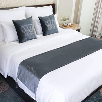 Комплект шал за крак на легло и покривало с корона от велур и кристали | плюшена материя | еднотонен модел | хотелски стил