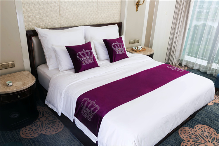 Комплект шал за крак на легло и покривало с корона от велур и кристали | плюшена материя | еднотонен модел | хотелски стил