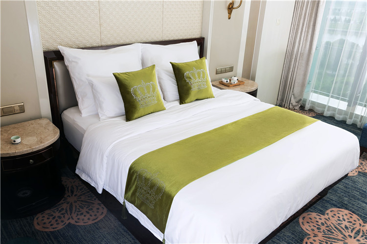 Комплект шал за крак на легло и покривало с корона от велур и кристали | плюшена материя | еднотонен модел | хотелски стил