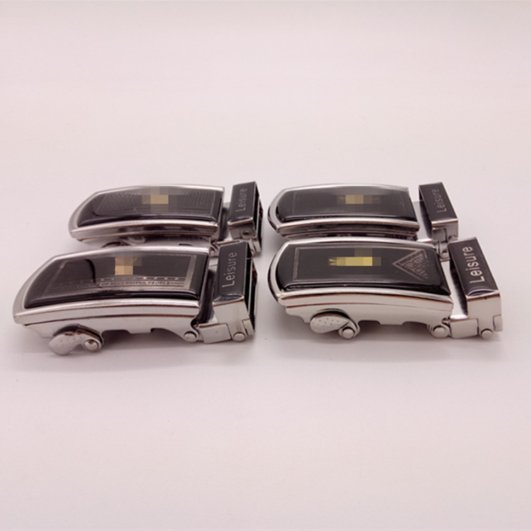 Férfi öv automata csattal — Mio Wolf; Anyag: Vas; Csatt típusa: Automata; Stílus: Szabadidő; Minden évszakhoz alkalmas