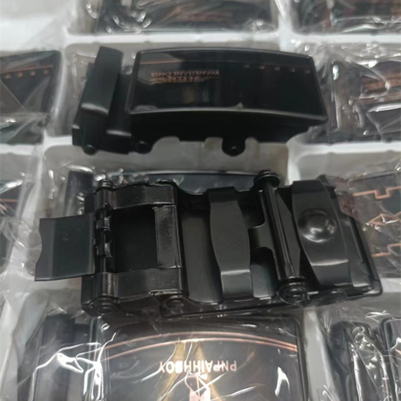 Férfi öv automata csattal — Mio Wolf; Anyag: Vas; Csatt típusa: Automata; Stílus: Szabadidő; Minden évszakhoz alkalmas