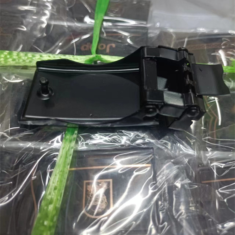 Férfi öv automata csattal — Mio Wolf; Anyag: Vas; Csatt típusa: Automata; Stílus: Szabadidő; Minden évszakhoz alkalmas